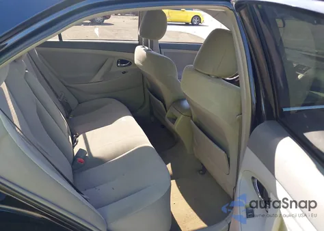 2011 Toyota Camry z USA, uszkodzony, nr VIN 4T1BF3EK6BU708750